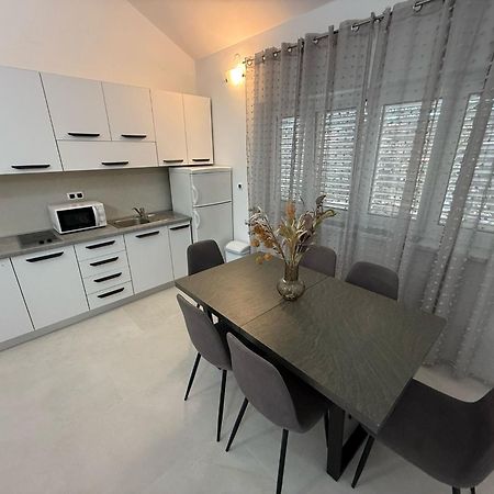 Apartments Andela Petrčane Exterior foto